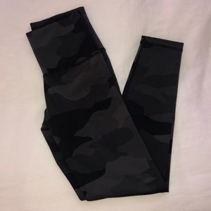 Aerie ChillPlayMove Camo Leggings Size M